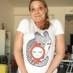 Cappuccetto Rosso e il Lupo | T-shirt da donna | Burabacio